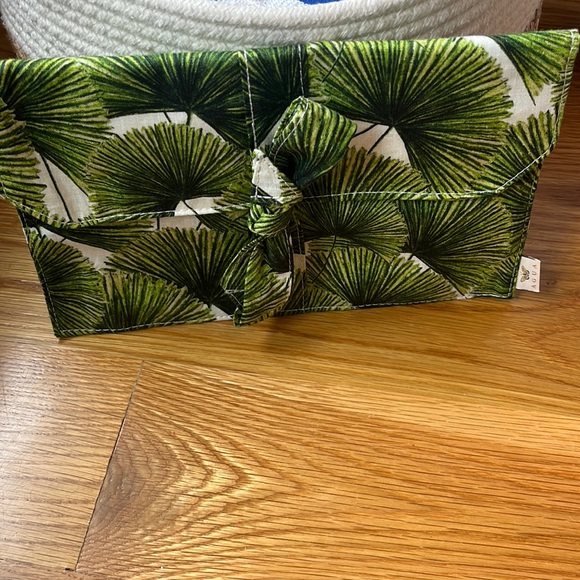 Agua Bendita Clutch - Picture 1 of 6